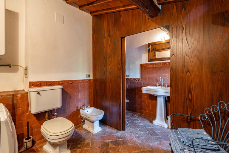 Bathroom 2, Casale Al Sole, Siena
