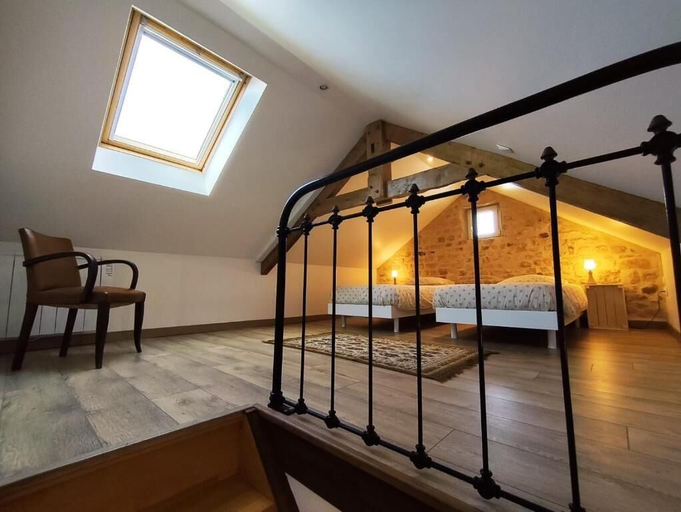 Room 5, Omaha Secret Normandy Cottages, Calvados