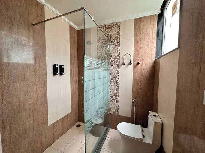 Bathroom 5, Hotel Indradhar, Kangra