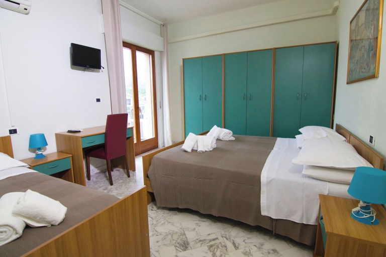 Bedroom 3, HOTEL ROMA, Teramo