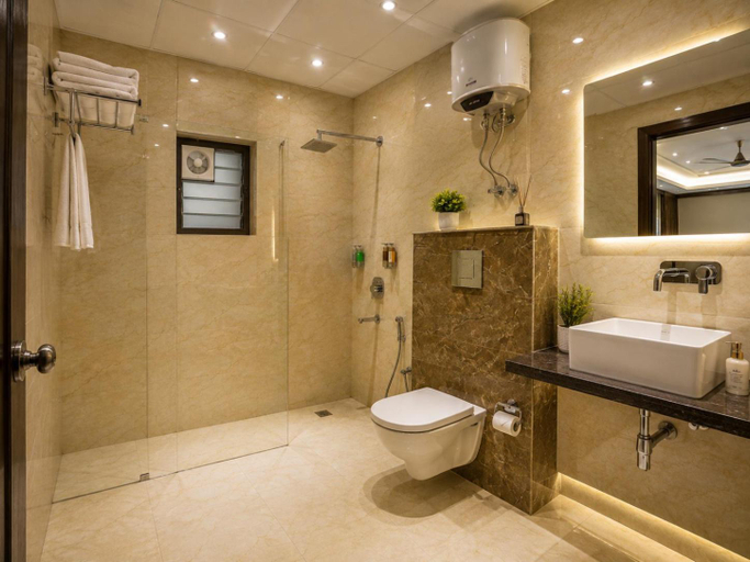 Bathroom 4, Hotel Iconic Suite Near Delhi IGI Airport, Delhi