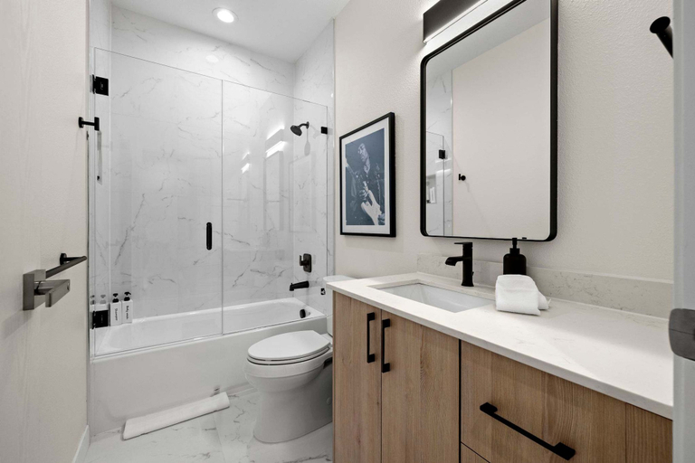 Room 4, Brand-new Construction Premier Tampa Bay Location, Hillsborough