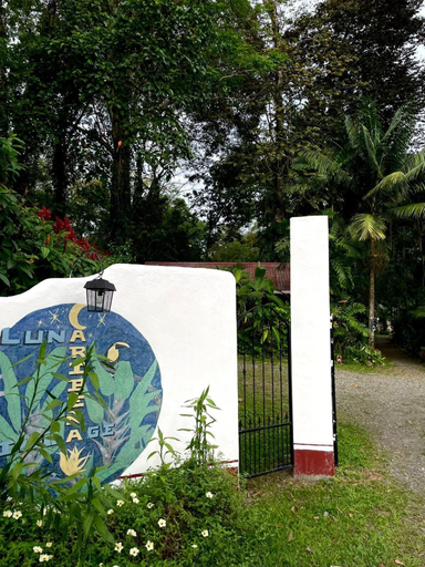 Exterior detail, luna caribena, Talamanca