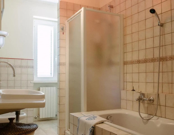 Bathroom 2, Lunaria Monolocale Deluxe, Pescara