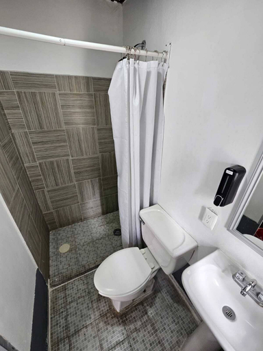 Bathroom 3, Singular Goldsmith, Mexico City