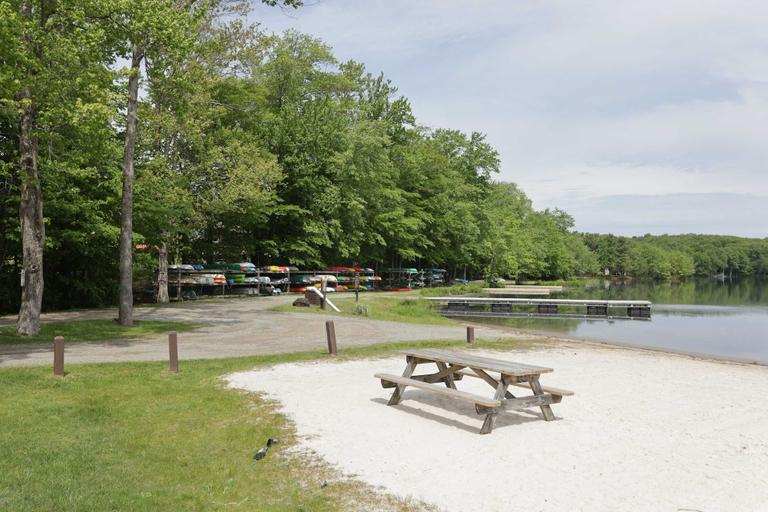 Room 4, 4 Br Cabin Walk to Beach Pool Table Arcade, Monroe