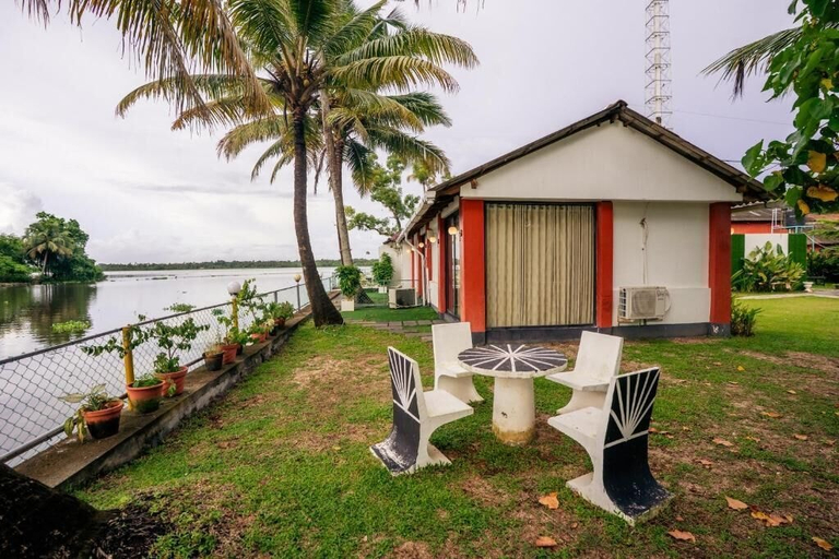 Outdoor dining 4, Nexgo Spaces - Kayaloram Retreat, Alappuzha
