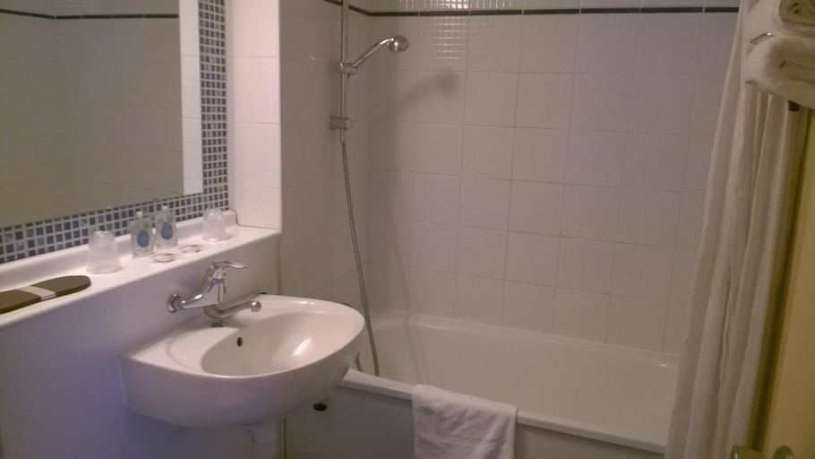 Bathroom 3, Hotel Kyriad Mulhouse Est - Lutterbach, Haut-Rhin