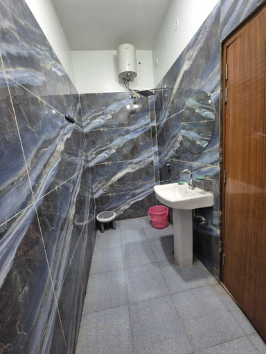 Bathroom 3, Prince Hotel, Meerut