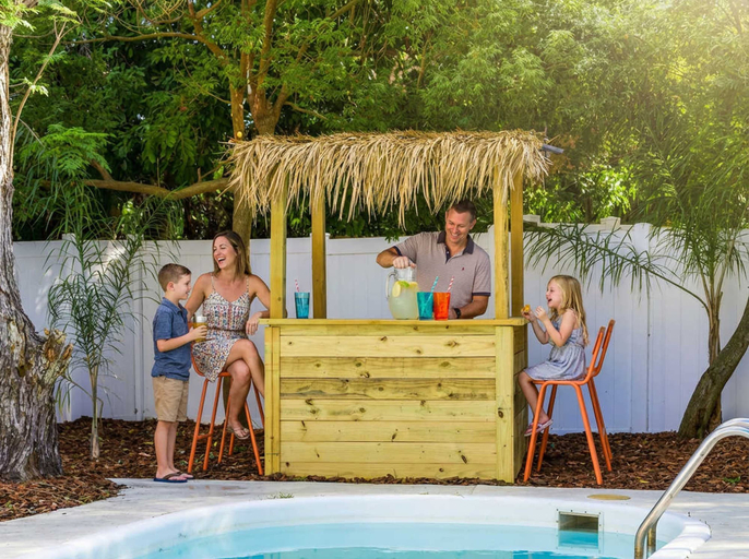 Room 4, Backyard Oasis Heated Pool Tiki Bar Hot Tub, Pinellas