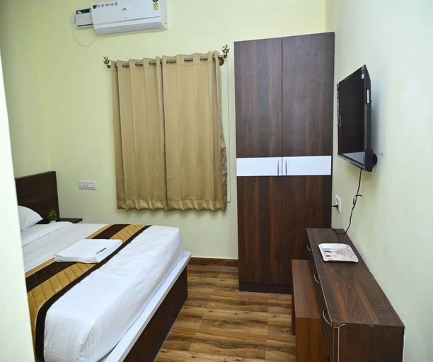 Room 3, Townhouse Mantri Square Metro Station, Bangalore