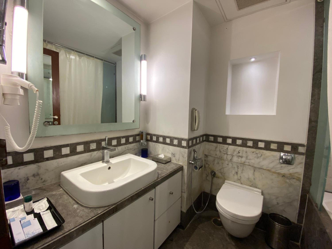 Bathroom 5, Fortune Select Exotica, Navi Mumbai - Member Itc H, Thane