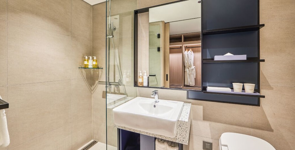 Bathroom 5, Citadines Connect Hari Busan, Yeongdo