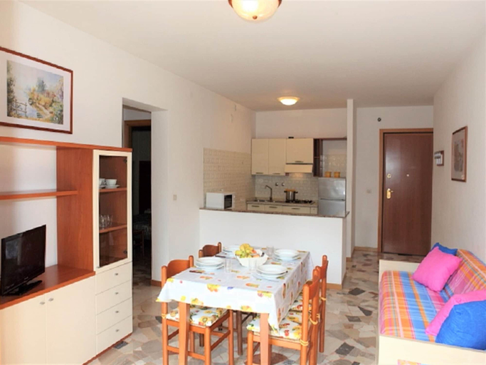 Dining room, Cozy Flat in a Quiet Area of Bibione, Venezia