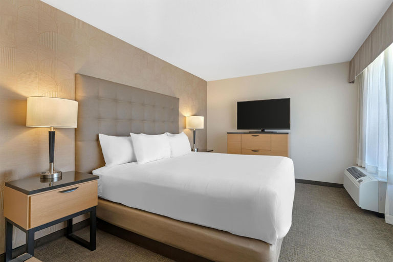 Bedroom 3, Drury Inn & Suites Joplin, Newton
