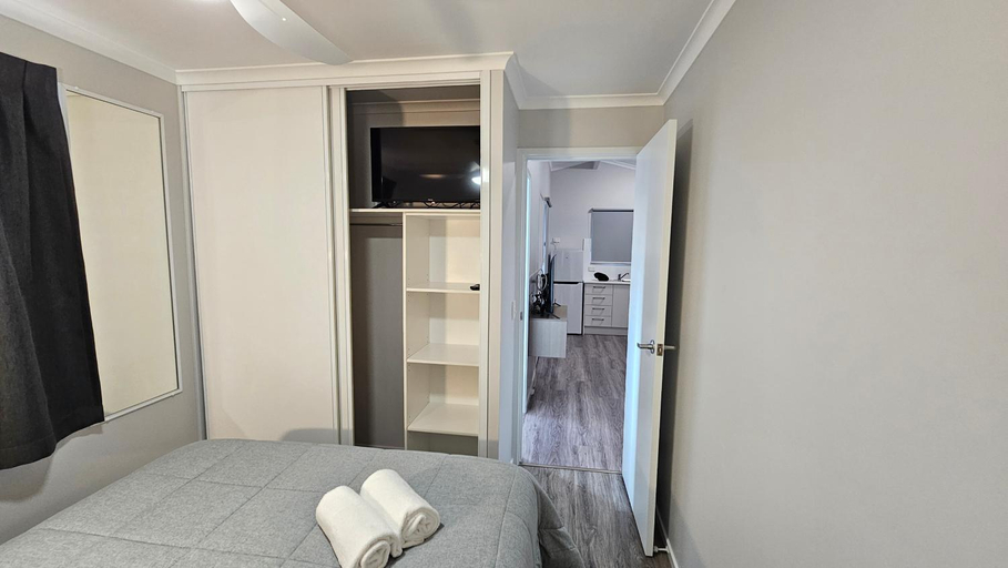 Bedroom 4, Sunset Caravan Park Woolgoolga, Coffs Harbour - Pt B