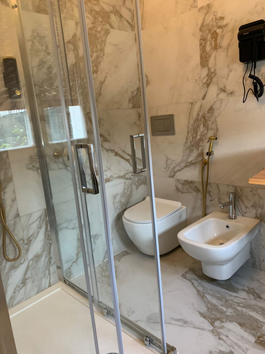 Bathroom 5, bristol palace, Mantua
