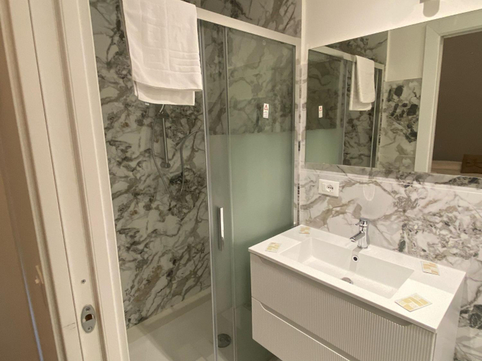 Bathroom 3, VillaGioveRooms, Prato
