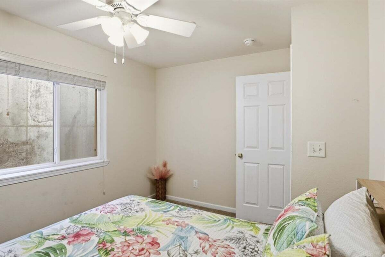 Room 5, Lakefront on Big Niangua, 2 Heated Pools, Boat Slip, Fire Pit, & Big Views, Camden