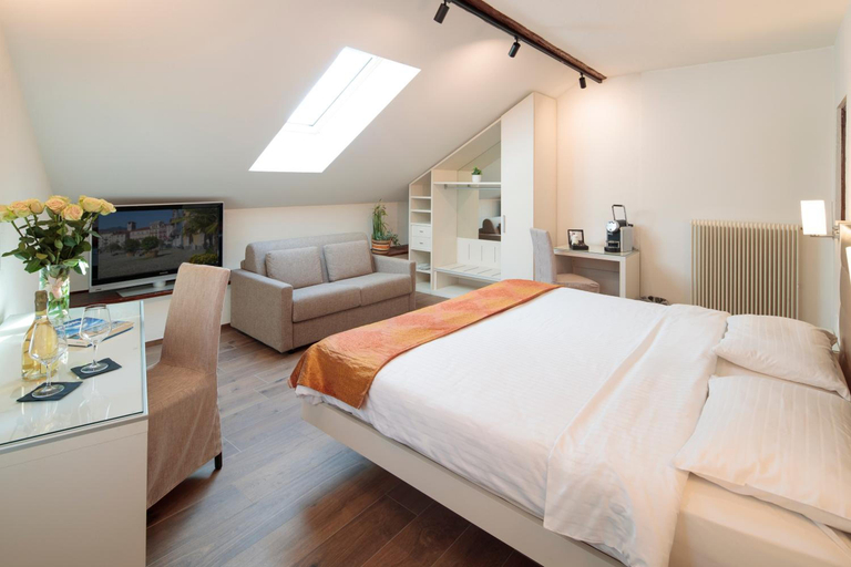 Bedroom 3, America, Locarno