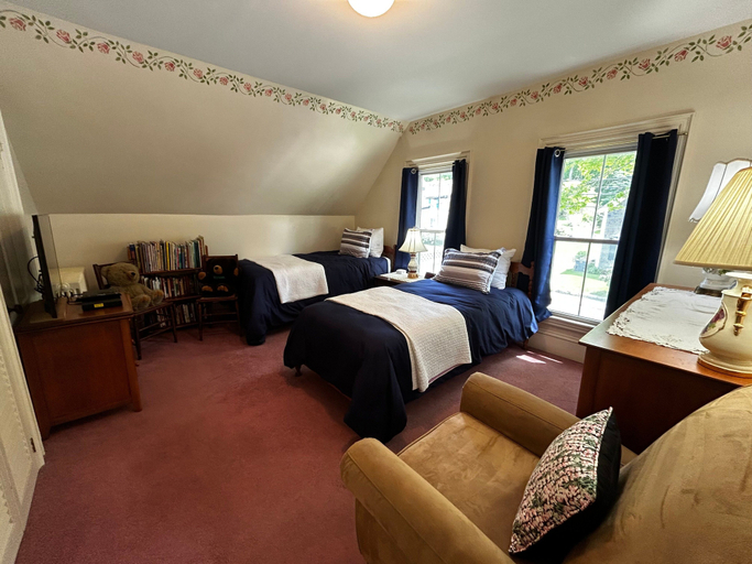 Room 2, One Atlantic 5BR Harbor View Maine Home, Close to Town, Deck, Lincoln