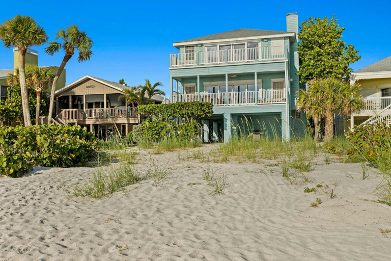 Room 3, Walks on the Shores Private Beach Front Access, Pinellas