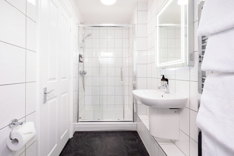 Bathroom 3, SACO Jersey Merlin House