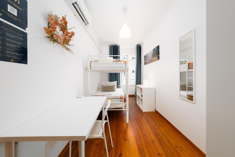 Others 4, Private Room - AC - 3 Min to Arroios Metro, Lisbon