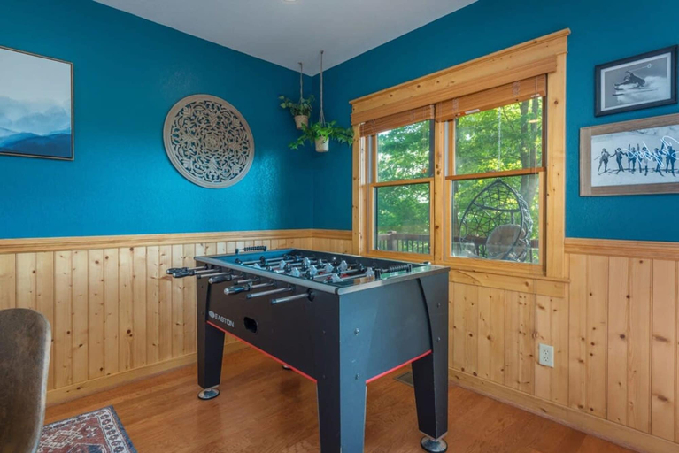 Room 3, Ski In Out Hatley Pointe Views Hottub Fire Pit, Madison