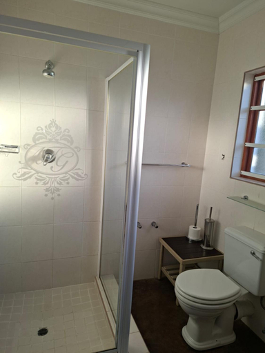 Bathroom 4, A Tapestry Garden, Dr Kenneth Kaunda