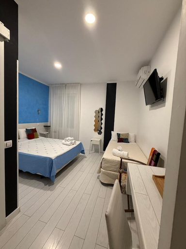 Bedroom 4, Hostal Madrid Star, Madrid