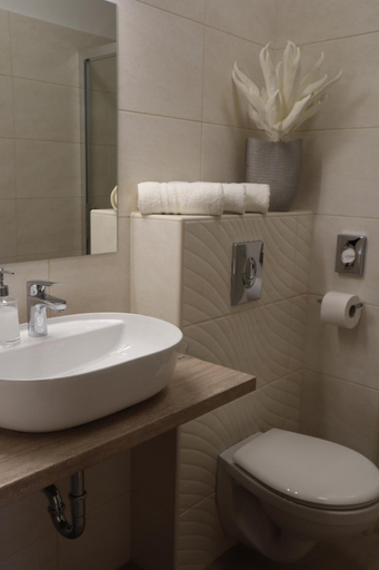 Bathroom 4, Alfa, Győr