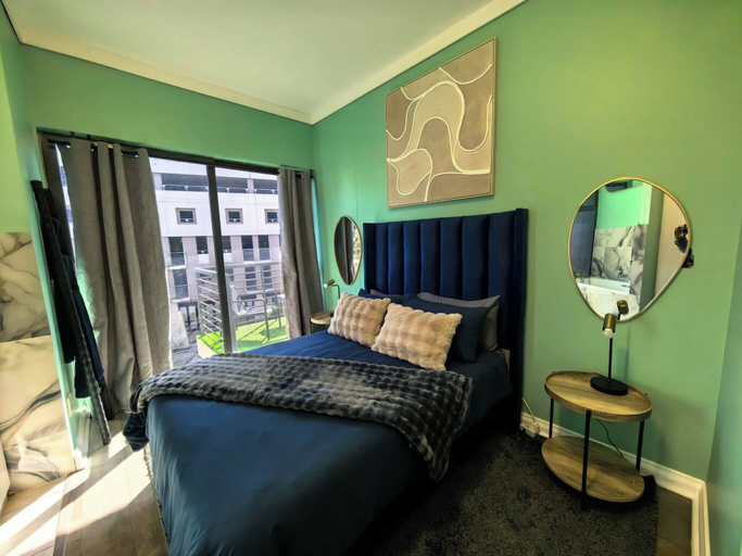 Room 2, Stunning Lake View Apartment, City of Cape Town