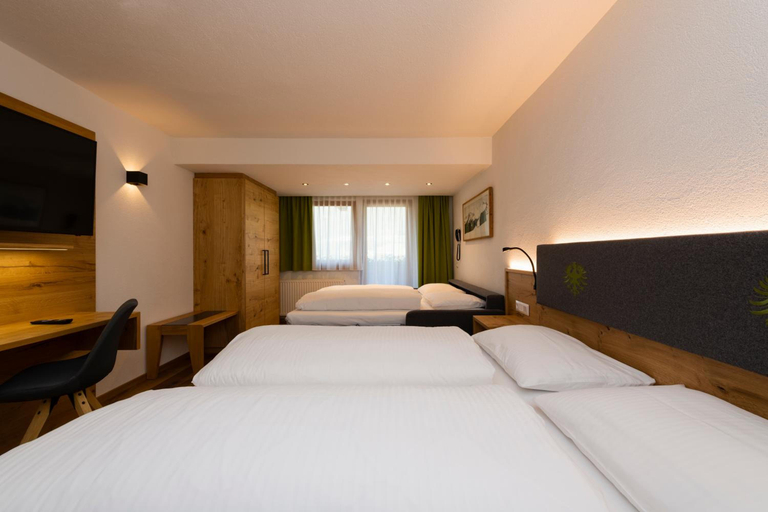 Bedroom 2, Bergkranz Hotel, Innsbruck Land