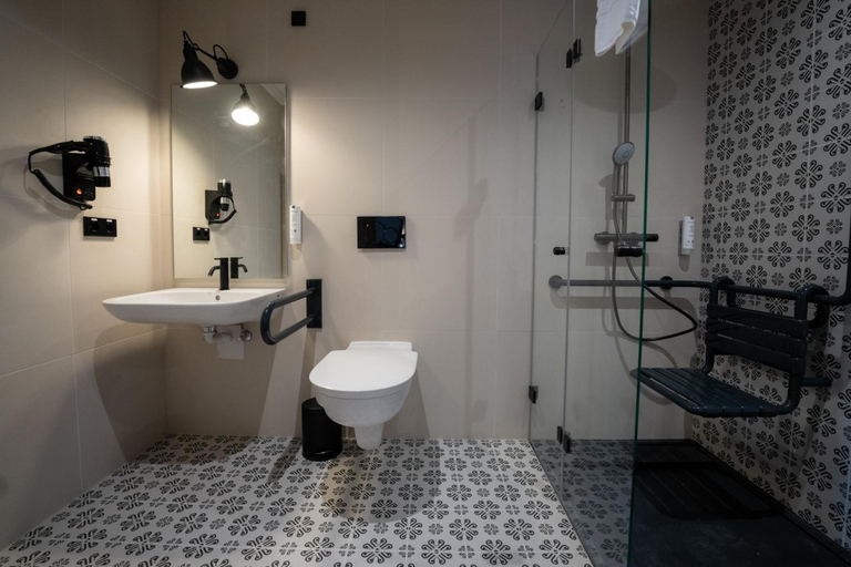 Bathroom 4, De Brauhotel, Capellen