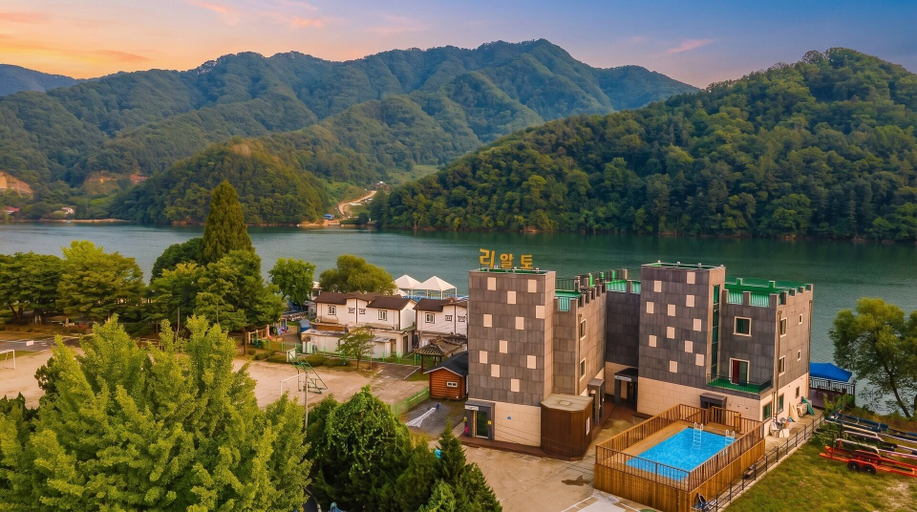 Exterior & Views 2, Gapyeong Rialto Pension, Gapyeong