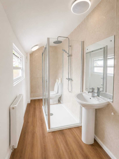 Bathroom 3, Cardiff Inner City Centre Guesthouse, Cardiff