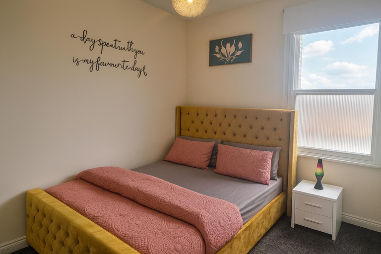 Bedroom 4, 2 Bed - Sleeps 6 - Private Balcony - City Centre, Wolverhampton