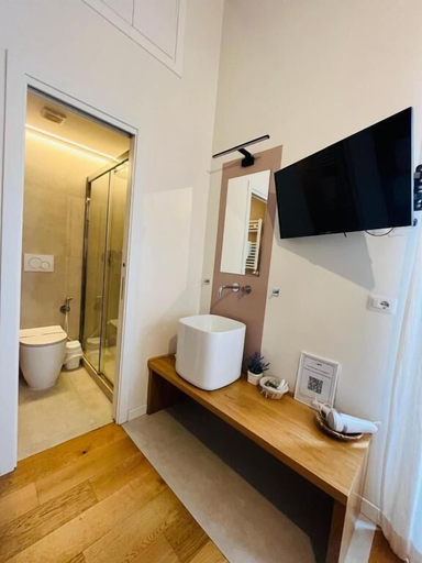 Bathroom 5, Torre Tolomei Trastevere, Rome