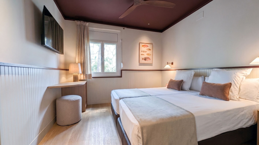 Bedroom 5, Hotel Medium Montecarlo, Girona