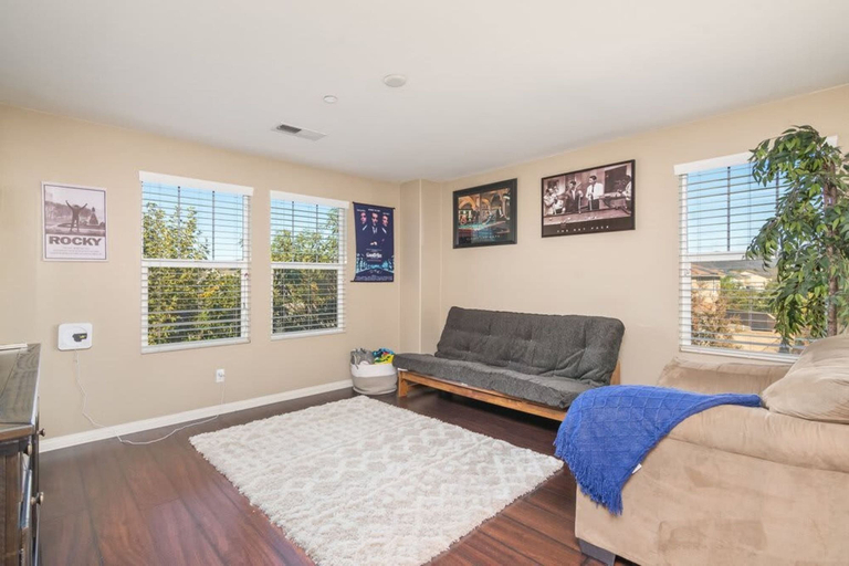 Room 4, Minutes to Wineries Outdoor Oasis Pool Table, Riverside