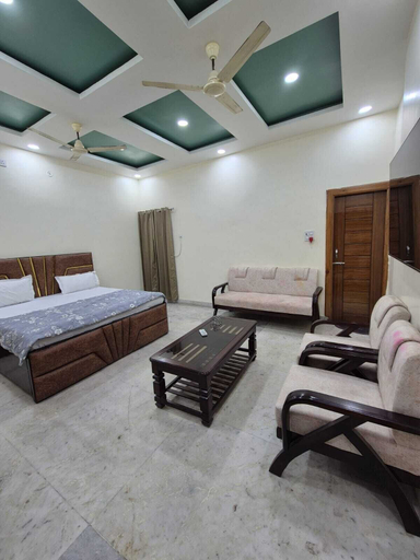 Room 4, Prince Hotel, Meerut