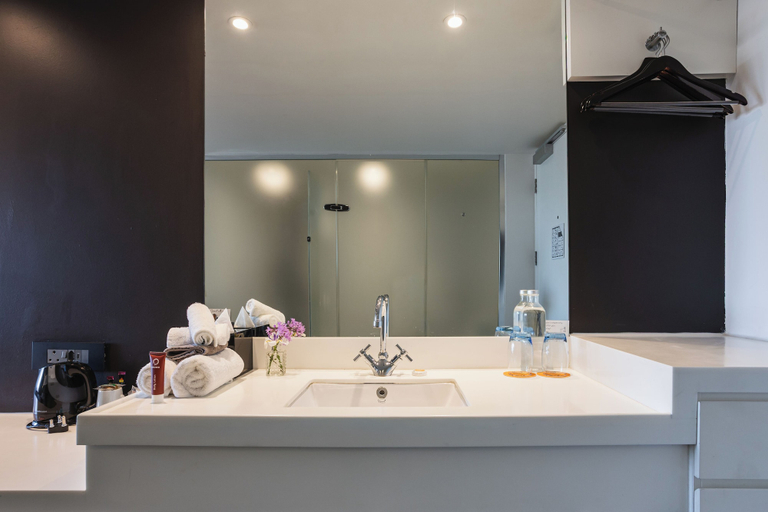 Bathroom 5, ONOMO Hotel Waterfront, City of Cape Town