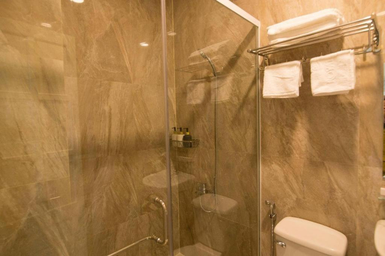 Bathroom 5, Royal Hotel, Tuy Hoa