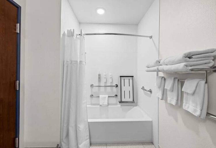 Bathroom 4, Spark by Hilton Grain Valley Kansas City, Kansas City