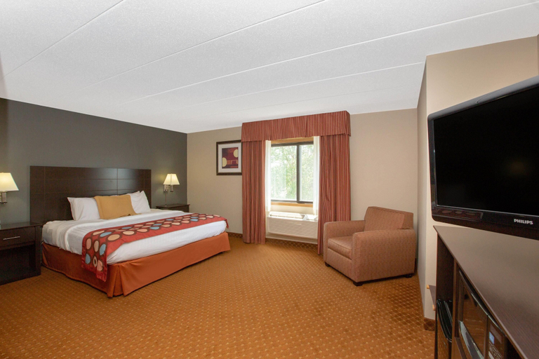 Bedroom 4, Baymont by Wyndham Coralville, Johnson