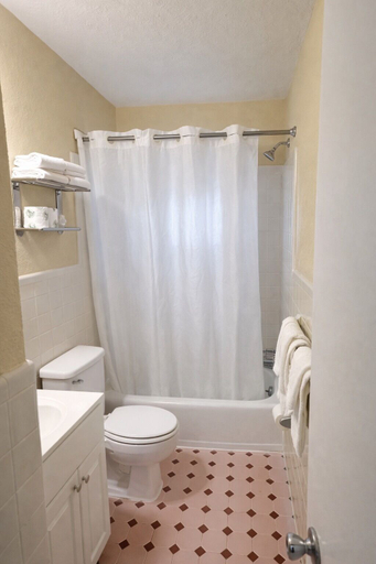 Bathroom 4, Beach Colony Motel, Cape May