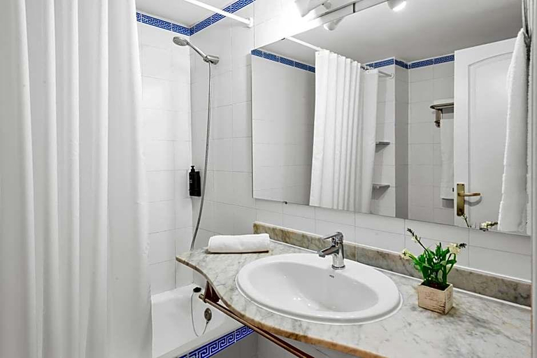 Bathroom 4, Aparthotel Ona Cala Pi Club, Baleares
