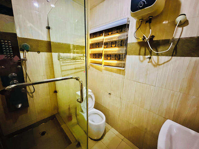 Bathroom 3, Presken Mojidi, Ikeja