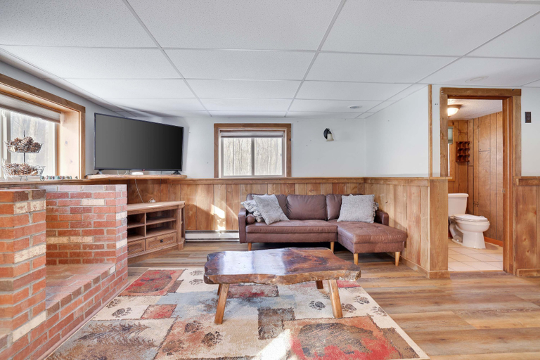 Room 5, 4 Br Cabin Walk to Beach Pool Table Arcade, Monroe